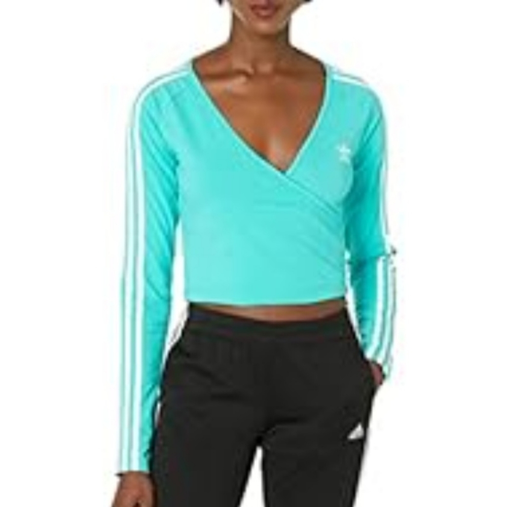 ADICOLOR CLASSICS CROP LONG SLEEVE TEE IN CYAN COLOR.